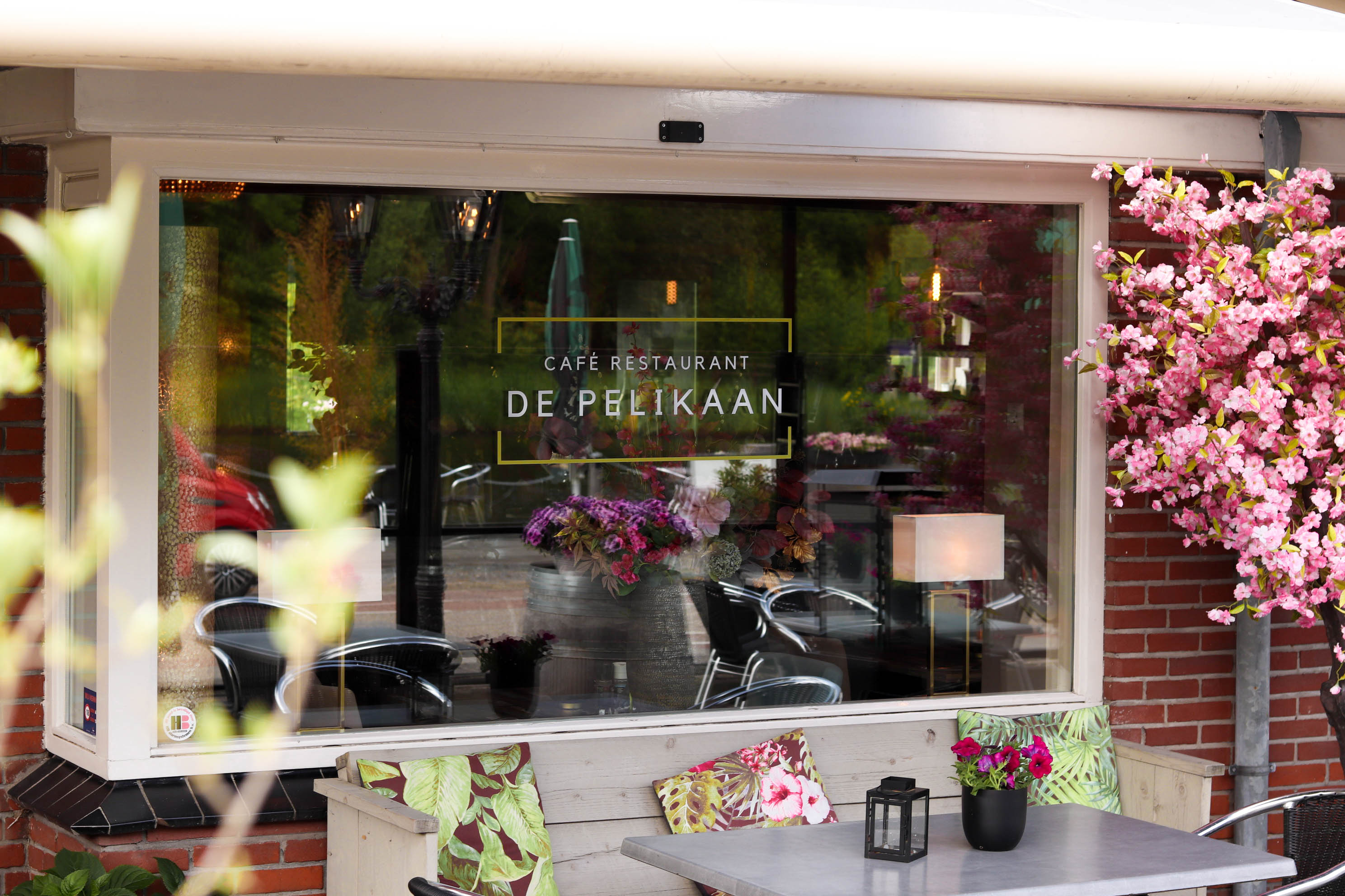 Bar Petit Restaurant De Pelikaan CafÉ Restaurant Pelikaan Badhoevedorp – Bar and Restaurant Near Amsterdam