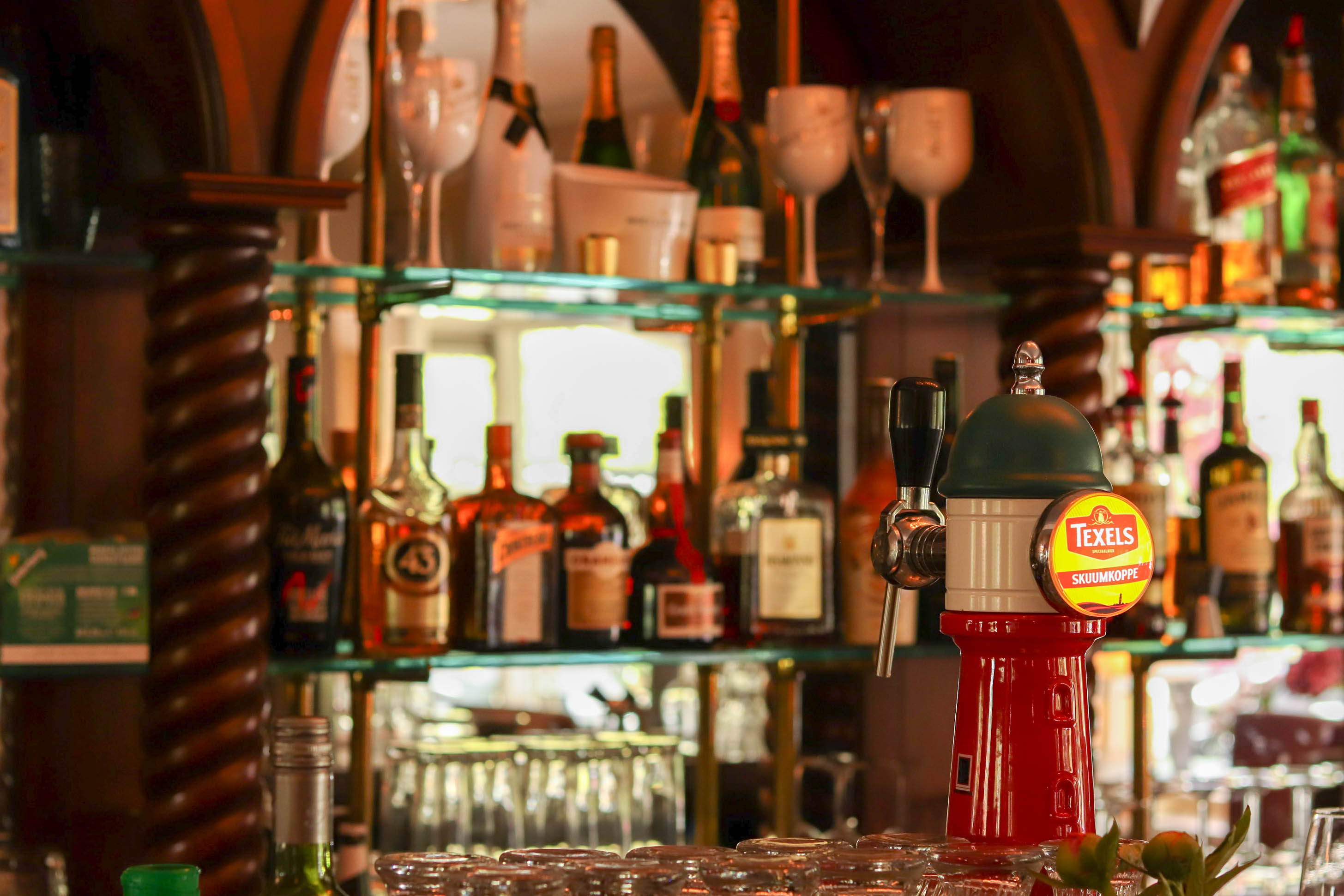 Bar Petit Restaurant De Pelikaan CafÉ Restaurant Pelikaan Badhoevedorp – Bar and Restaurant Near Amsterdam